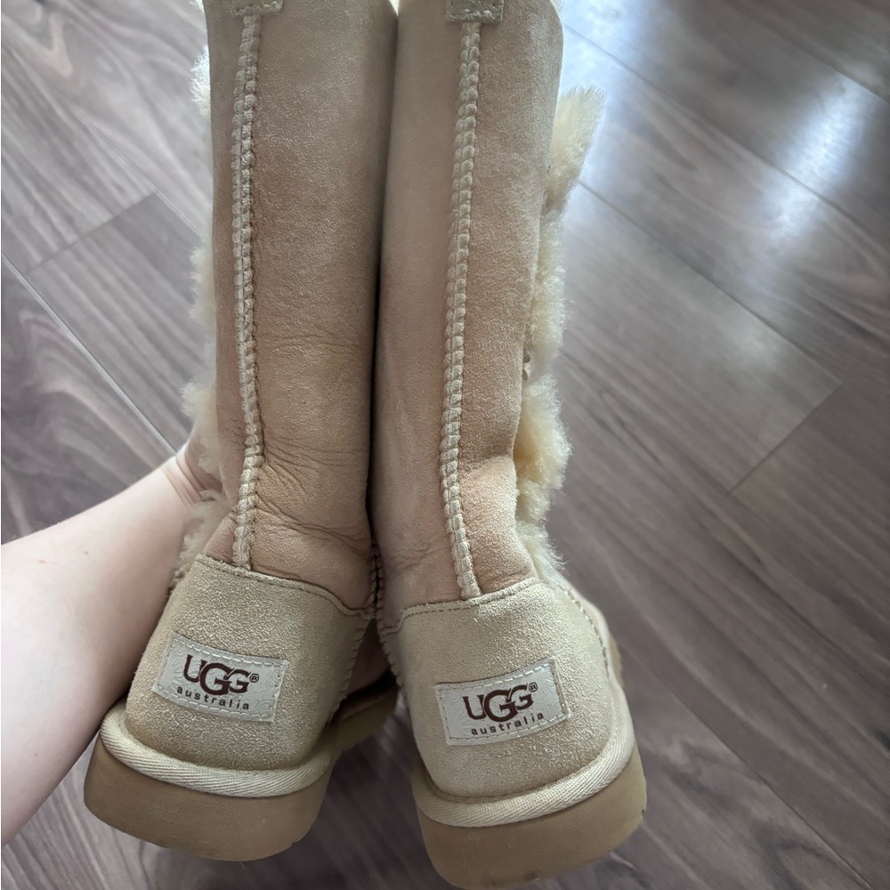 Girls UGG triple Bailey button SAND size 3 GIRLS